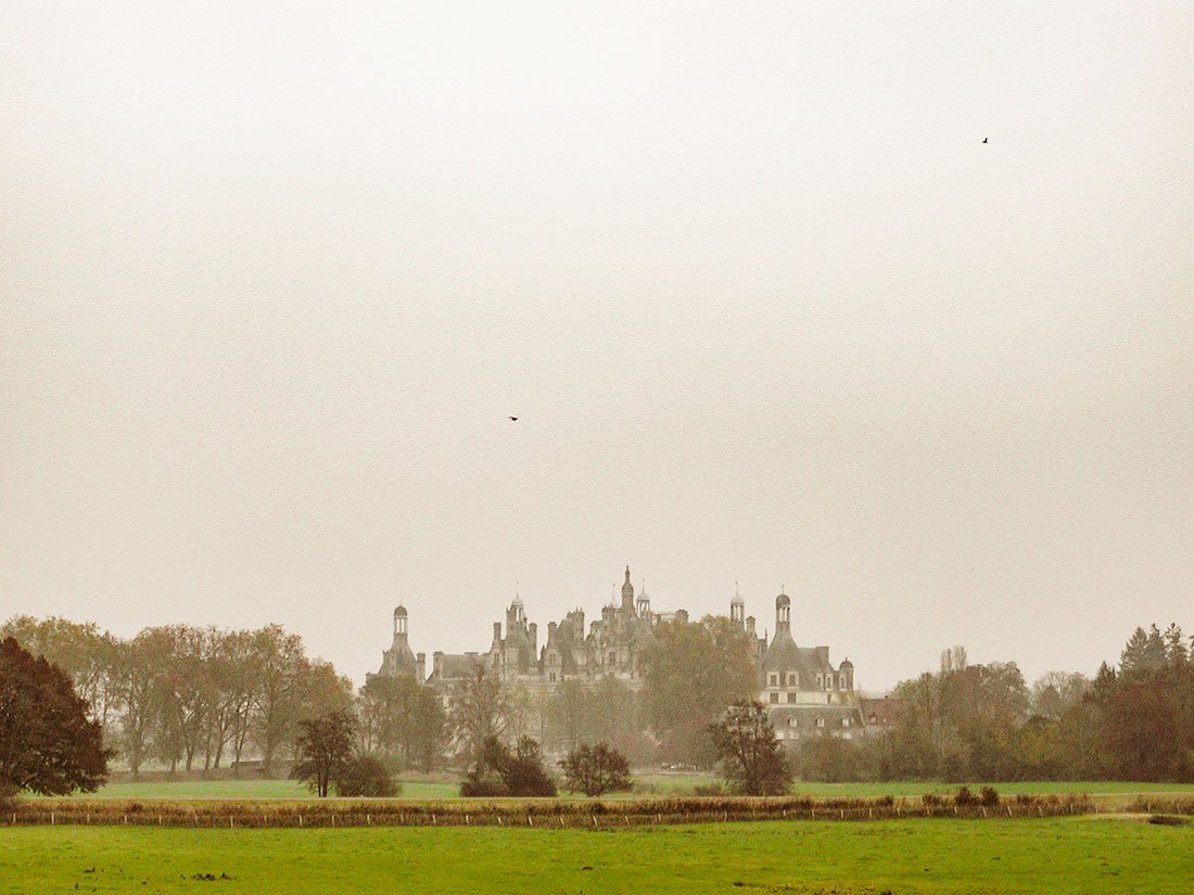 Le château de Chambord dans la brume